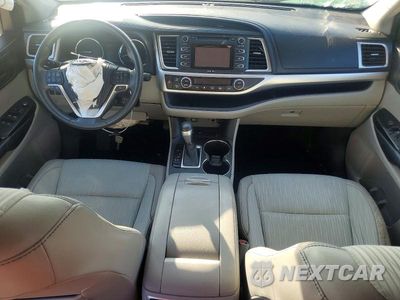 Zdjęcie 8 z 13 samochodu: 2014 TOYOTA HIGHLANDER LE PLUS VIN:5TDZKRFH7ES014968 - miniatura