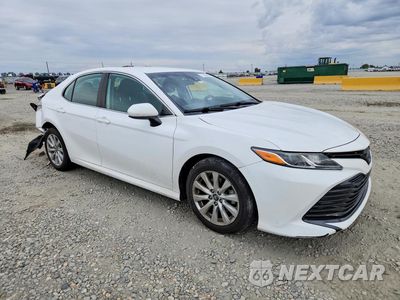 Czwarte zdjęcie samochodu z boku: 2019 TOYOTA CAMRY LE VIN:4T1B11HK4KU808831 - miniatura