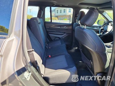 Zdjęcie 11 z 14 samochodu: 2025 JEEP GRAND CHEROKEE LAREDO VIN:1C4RJHAG6SC361961 - miniatura