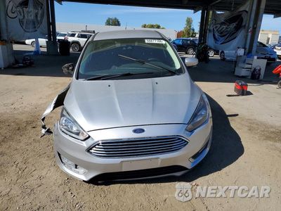Piąte zdjęcie samochodu w środku: 2016 FORD FOCUS TITANIUM VIN:1FADP3J22GL203520 - miniatura