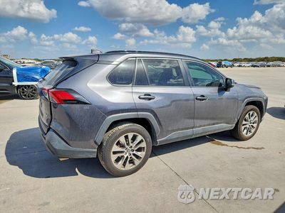 Trzecie zdjęcie samochodu z tyłu: 2021 TOYOTA RAV4 XLE PREMIUM VIN:2T3C1RFV6MC148819 - miniatura