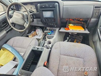 Zdjęcie 8 z 13 samochodu: 1998 JEEP CHEROKEE SPORT VIN:1J4FJ68S0WL124691 - miniatura