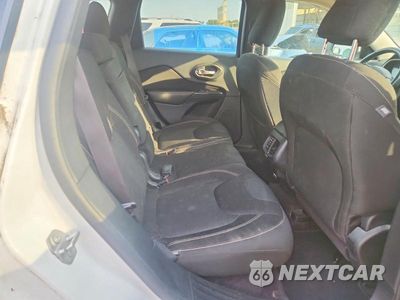 Zdjęcie 10 z 12 samochodu: 2016 JEEP CHEROKEE LATITUDE VIN:1C4PJMCB1GW316367 - miniatura