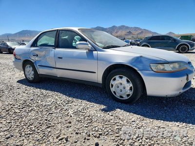 Czwarte zdjęcie samochodu z boku: 1998 HONDA ACCORD LX VIN:1HGCG5642WA140877 - miniatura