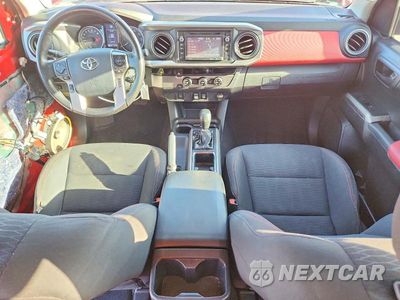 Zdjęcie 8 z 13 samochodu: 2018 TOYOTA TACOMA SR5 V6 VIN:3TMAZ5CN1JM072810 - miniatura