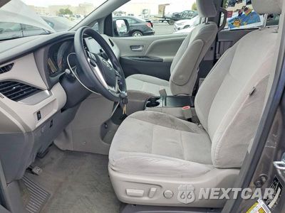 Zdjęcie 7 z 13 samochodu: 2017 TOYOTA SIENNA LE VIN:5TDKZ3DC2HS776790 - miniatura