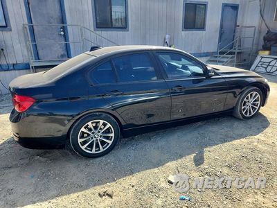 Trzecie zdjęcie samochodu z tyłu: 2016 BMW 320 I VIN:WBA8A9C59GK616156 - miniatura
