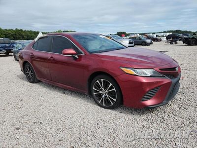 Czwarte zdjęcie samochodu z boku: 2018 TOYOTA CAMRY SE VIN:4T1B11HKXJU564164 - miniatura