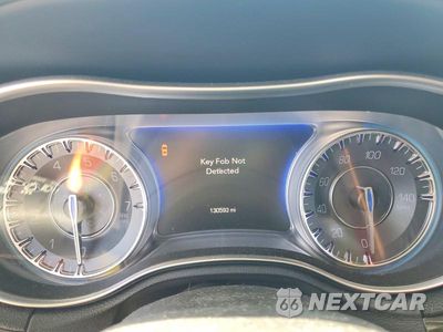 Zdjęcie 9 z 12 samochodu: 2015 CHRYSLER 300 LIMITED VIN:2C3CCAAG9FH848960 - miniatura