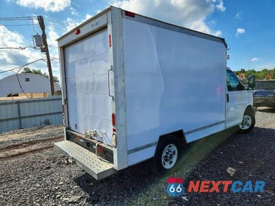 Trzecie zdjęcie samochodu z tyłu: 2012 GMC SAVANA BOX TRUCK VIN:1GDY72BA6C1902050 - miniatura