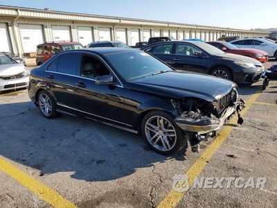 Czwarte zdjęcie samochodu z boku: 2014 MERCEDES-BENZ C 300 4MATIC VIN:WDDGF8AB1EG160355 - miniatura