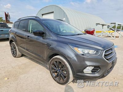 Czwarte zdjęcie samochodu z boku: 2018 FORD ESCAPE SE VIN:1FMCU9GD6JUC87204 - miniatura