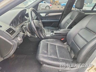 Zdjęcie 7 z 12 samochodu: 2010 MERCEDES-BENZ C300 VIN:WDDGF5EB3AR107566 - miniatura