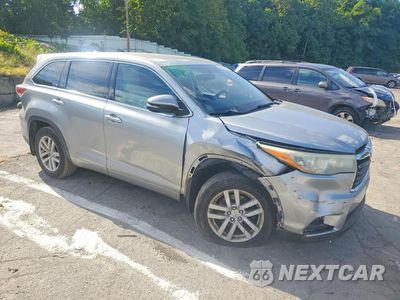 Czwarte zdjęcie samochodu z boku: 2015 TOYOTA HIGHLANDER LE VIN:5TDBKRFH0FS140513 - miniatura