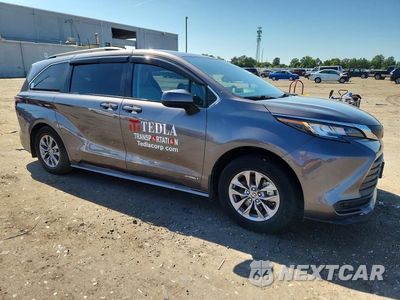 Czwarte zdjęcie samochodu z boku: 2021 TOYOTA SIENNA XLE VIN:5TDKRKEC5MS033916 - miniatura