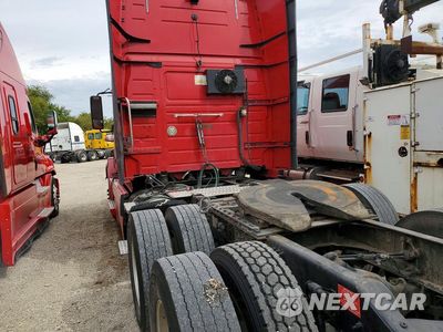 Zdjęcie 6 z 14 samochodu: 2015 VOLVO VNL SEMI TRUCK VIN:4V4NC9EG2FN180203 - miniatura