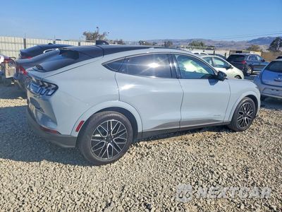 Trzecie zdjęcie samochodu z tyłu: 2025 FORD MUSTANG MACH-E PREMIUM VIN:3FMTK3SU6SMA30186 - miniatura