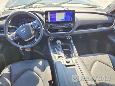 Zdjęcie 8 z 13 samochodu: 2024 TOYOTA GRAND HIGHLANDER PLATINUM VIN:5TDAAAB51RS034281 - miniatura