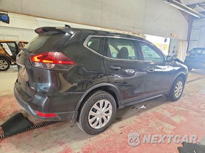 Trzecie zdjęcie samochodu z tyłu: 2019 NISSAN ROGUE S VIN:5N1AT2MV2KC819795 - miniatura