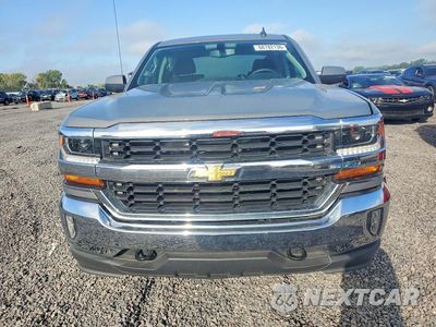 Piąte zdjęcie samochodu w środku: 2017 CHEVROLET SILVERADO K1500 LT VIN:3GCUKREC6HG246884 - miniatura