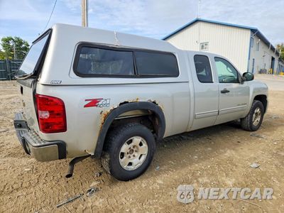 Trzecie zdjęcie samochodu z tyłu: 2011 CHEVROLET SILVERADO K1500 LT VIN:1GCRKSE33BZ366193 - miniatura