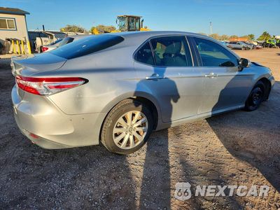 Trzecie zdjęcie samochodu z tyłu: 2020 TOYOTA CAMRY LE VIN:4T1L11AKXLU322167 - miniatura