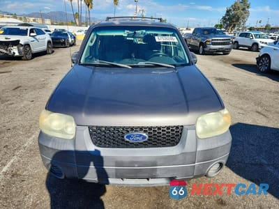 Piąte zdjęcie samochodu w środku: 2006 FORD ESCAPE XLS VIN:1FMYU02Z56KC12579 - miniatura