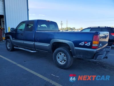 Drugie zdjęcie samochodu z przodu: 2000 CHEVROLET SILVERADO K2500 VIN:1GCGK29U4YE148676 - miniatura