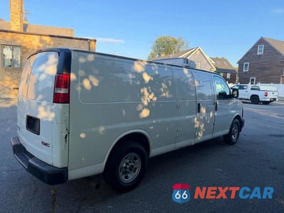Czwarte zdjęcie samochodu z boku: 2017 GMC SAVANA G3500 VIN:1GTZ7HFG5H1107864 - miniatura