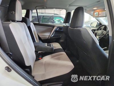Zdjęcie 10 z 12 samochodu: 2017 TOYOTA RAV4 HYBRID XLE VIN:JTMRJREV4HD086544 - miniatura