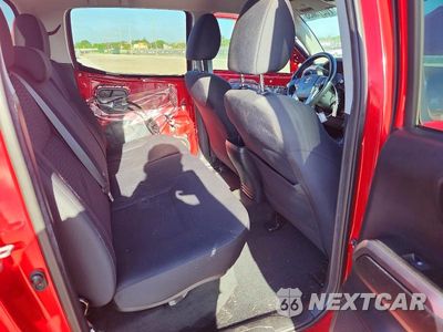 Zdjęcie 10 z 13 samochodu: 2018 TOYOTA TACOMA SR5 V6 VIN:3TMAZ5CN1JM072810 - miniatura