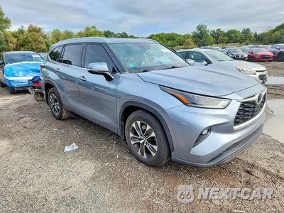 Czwarte zdjęcie samochodu z boku: 2021 TOYOTA HIGHLANDER XLE VIN:5TDHZRBHXMS093404 - miniatura