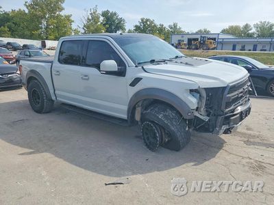 Czwarte zdjęcie samochodu z boku: 2017 FORD F150 RAPTOR VIN:1FTFW1RG1HFA00483 - miniatura