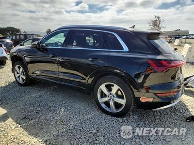 Drugie zdjęcie samochodu z przodu: 2019 AUDI E-TRON PRESTIGE VIN:WA1VAAGE9KB015883 - miniatura