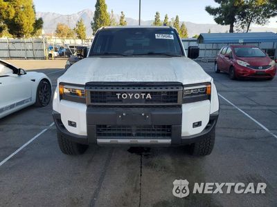 Piąte zdjęcie samochodu w środku: 2024 TOYOTA LAND CRUISER BASE VIN:JTEABFAJ9R5001829 - miniatura