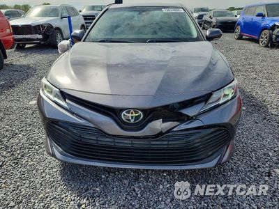 Piąte zdjęcie samochodu w środku: 2018 TOYOTA CAMRY LE VIN:4T1B11HK1JU632562 - miniatura
