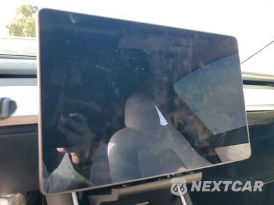 Zdjęcie 9 z 12 samochodu: 2021 TESLA MODEL Y VIN:5YJYGDEE3MF078239 - miniatura
