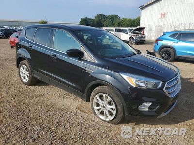 Czwarte zdjęcie samochodu z boku: 2019 FORD ESCAPE SE VIN:1FMCU9GD4KUC00482 - miniatura