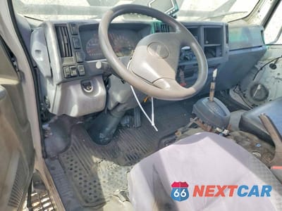 Zdjęcie 8 z 12 samochodu: 2014 ISUZU NPR VIN:54DB4W1B8ES805560 - miniatura