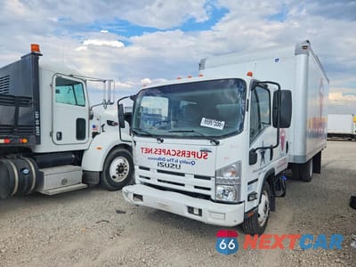 2015 ISUZU NQR BOX TRUCK JALE5J169F7901415 - główne zdjęcie licytacji z USA - miniatura
