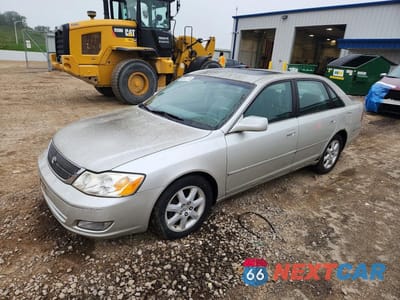 2000 TOYOTA AVALON XLS 4T1BF28B0YU018832 - główne zdjęcie licytacji z USA - miniatura