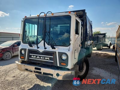 2013 MACK 600 MRU600 1M2AV17C7DM010353 - główne zdjęcie licytacji z USA - miniatura