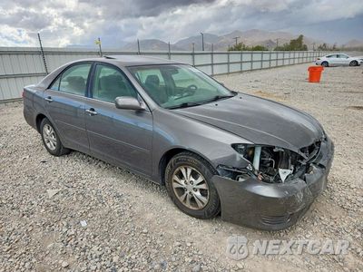 Czwarte zdjęcie samochodu z boku: 2005 TOYOTA CAMRY LE V6 VIN:4T1BF30K15U614786 - miniatura