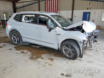 Czwarte zdjęcie samochodu z boku: 2019 VOLKSWAGEN TIGUAN SE VIN:3VV2B7AX3KM021000 - miniatura