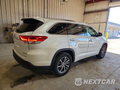 Trzecie zdjęcie samochodu z tyłu: 2017 TOYOTA HIGHLANDER XLE VIN:5TDJZRFH9HS476803 - miniatura