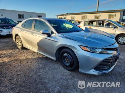 Czwarte zdjęcie samochodu z boku: 2020 TOYOTA CAMRY LE VIN:4T1L11AKXLU322167 - miniatura
