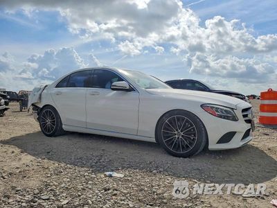 Czwarte zdjęcie samochodu z boku: 2019 MERCEDES-BENZ C 300 VIN:55SWF8DBXKU313904 - miniatura