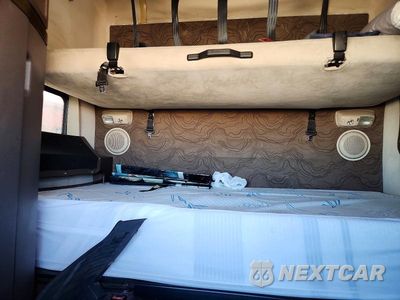 Zdjęcie 10 z 14 samochodu: 2015 VOLVO VNL - SEMI TRUCK VIN:4V4N99EH2FN910859 - miniatura