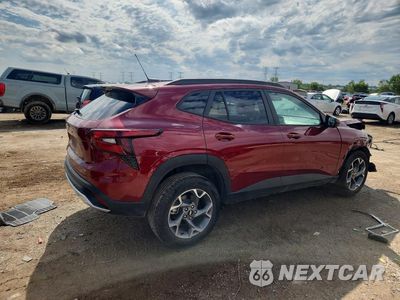 Trzecie zdjęcie samochodu z tyłu: 2025 CHEVROLET TRAX 1LT VIN:KL77LHEP0SC225527 - miniatura