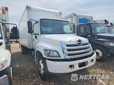 Czwarte zdjęcie samochodu z boku: 2018 HINO 268A BOX TRUCK VIN:5PVNJ8JT6J4S58155 - miniatura